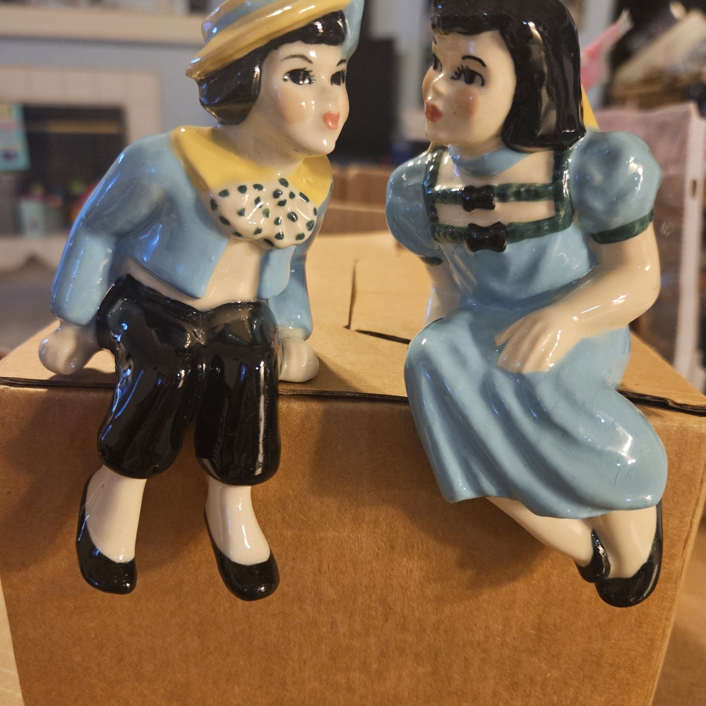 vintage 1950s Ceramic Arts Studio "Shelf Sitter" figurines titled "Young Love"
